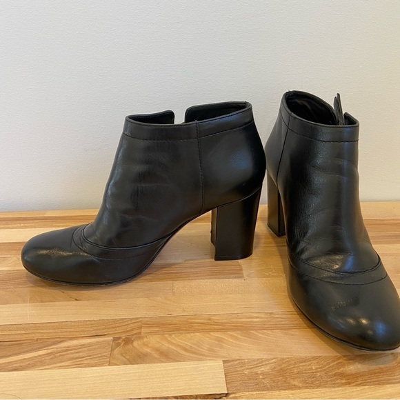 Vince Camuto black genuine leather ankle boots zipper chunky heel round toe 6.5 - Picture 6 of 16